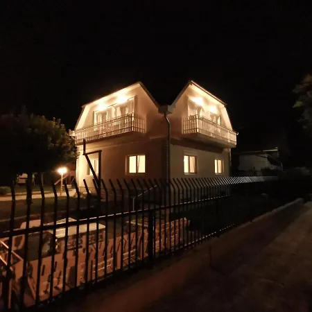 Family Garden Apartman